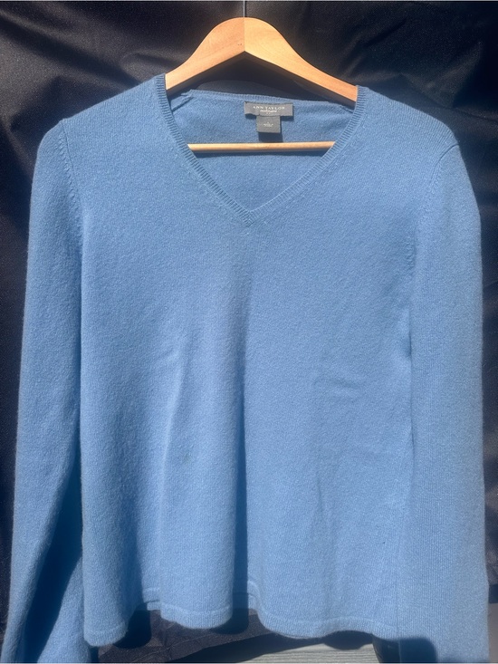 Ann Taylor Sweaters - Ann Taylor Cashmere V-Neck Sweater Women’s Size L Blue Long Sleeve Pullover
